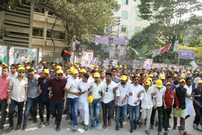 হাজার হাজার নেতাকর্মী নিয়ে সাড়া জাগানো মিছিল করলো জেলা ও মহানগর ছাত্রলীগ