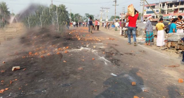 মনদপুরে দু’গ্রুপের সংঘর্ষে রণক্ষেত্র