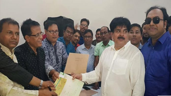 ৩ আসন থেকে মনোনয়ন কিনলেন লিয়াকত হোসেন খোকা