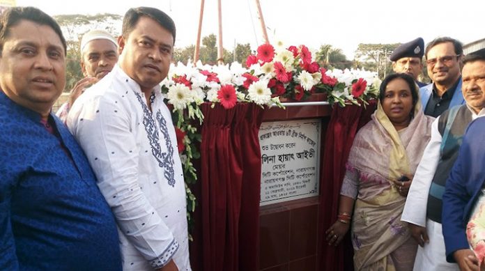 সিদ্ধিরগঞ্জে ৬টি ফুট ওভার ব্রিজ নির্মাণ কাজের উদ্বোধন করলেন আইভী