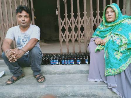 সেলিম মিয়ার নেতৃত্বে সিদ্ধিরগঞ্জে ফেন্সিডিল সহ এক দম্পতি আটক