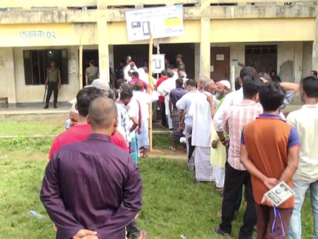 কাঞ্চন পৌরসভা নির্বাচনে কেন্দ্রগুলোতে ছিলো ভোটারদের সমাগম