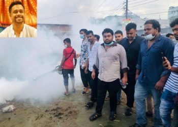 অয়ন ওসমানের নিজ উদ্যোগে কর্মসূচির ২য় দিনেও ফতুল্লা এলাকায় ছিটানো হচ্ছে মশার ঔষধ