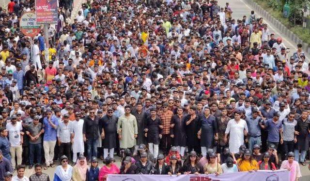 শামীম ওসমানের পক্ষে ঢাকায় না’গঞ্জ ছাত্রলীগের বিশাল মিছিল