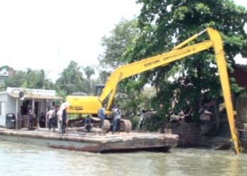 কাঁচপুরে অবৈধ স্থাপনা গুড়িয়ে দিয়েছে বিআইডব্লিউটিএ