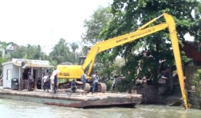 কাঁচপুরে অবৈধ স্থাপনা গুড়িয়ে দিয়েছে বিআইডব্লিউটিএ
