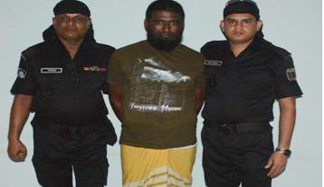 র‌্যাব-১১ এর অভিযানে বন্দরে চোরাই তেলসহ আক্তার হোসেন  গ্রেফতার