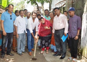 পাইকপাড়ায় সড়ক নির্মাণ কাজ উদ্বোধনে কাউন্সিলর বাবু