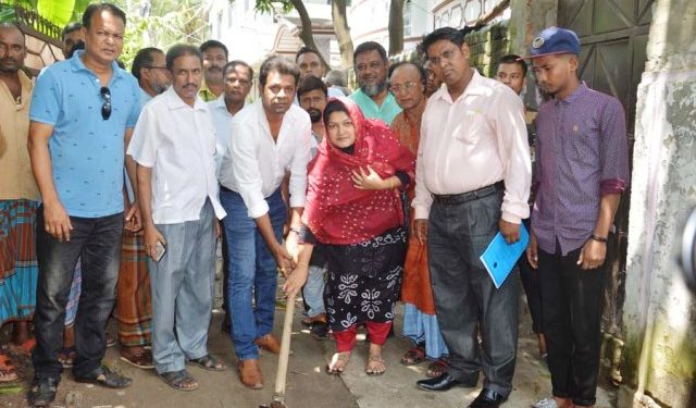 পাইকপাড়ায় সড়ক নির্মাণ কাজ উদ্বোধনে কাউন্সিলর বাবু