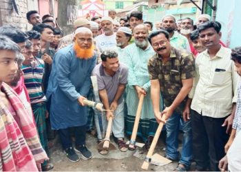 মেয়র আইভির নির্দেশে রাস্তার নির্মাণ কাজের উদ্বোধণ করলেন কাউন্সিলর হান্নান