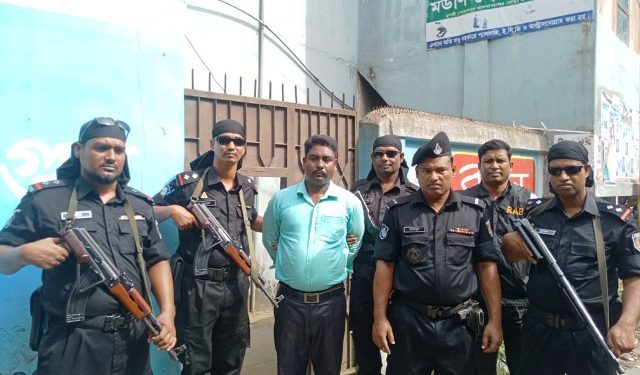 রূপগঞ্জে র্যাবের অভিযানে ভুয়া চিকিৎসক আটক