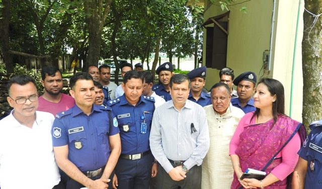 রূপগঞ্জ থানা পরিদর্শনে ডিসি জসিম উদ্দিন