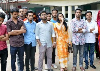 সৌরভের অভিযোগ মিথ্যা দাবী করে শিক্ষার্থীদের সংবাদ সম্মেলন