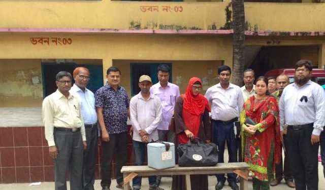 রক্ত পরীক্ষায় টাকা নেয়ার দায়ে এনজিও কর্মীকে জরিমানা