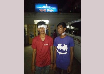 রায়হান গংয়ের হামলা থেকে বৃদ্ধাকে বাঁচাতে রক্তাত্ব জখম হলেন দুই যুবক