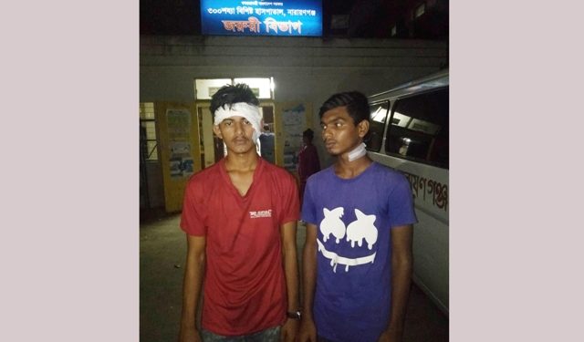 রায়হান গংয়ের হামলা থেকে বৃদ্ধাকে বাঁচাতে রক্তাত্ব জখম হলেন দুই যুবক