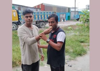 অয়ন ওসমানের পুত্র সন্তানের বাবা হওয়ায় সালমানের মিস্টি বিতরণ