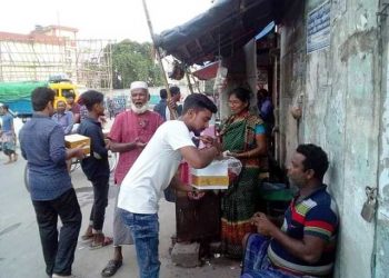 অয়ন ওসমানের সন্তানের আগমনে শীতলক্ষায় মিস্টি বিতরণ