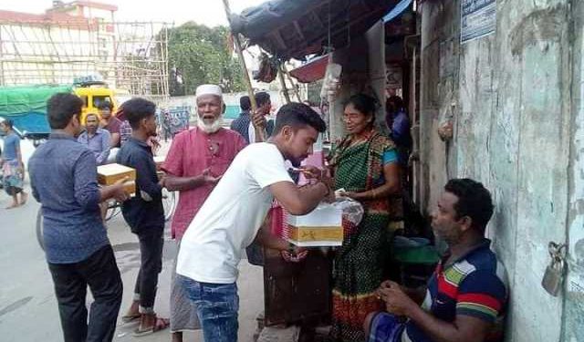 অয়ন ওসমানের সন্তানের আগমনে শীতলক্ষায় মিস্টি বিতরণ