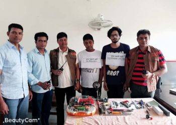 নারায়ণগঞ্জে অস্ত্রের কারখানা উদ্ধার করলো ডিবি॥ আটক ৩