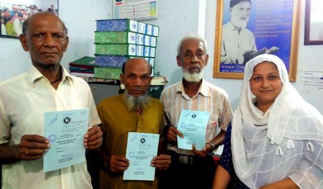 ১৩ ও ১৫নং ওয়ার্ডে কাউন্সিলর বিন্নির বয়ষ্ক ভাতা বই বিতরণ