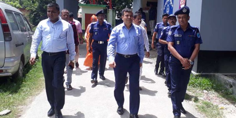 আড়াইহাজার থানা পরিদর্শনে ডিসি জসিম