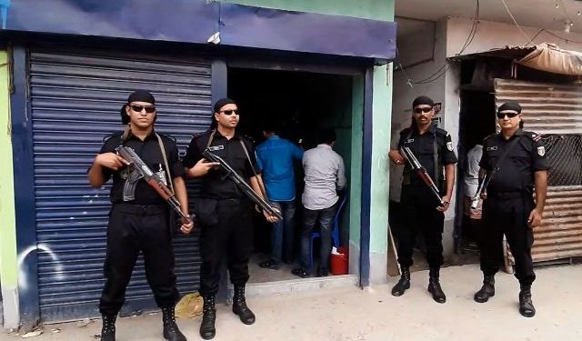 নারায়ণগঞ্জে র‌্যাবের অভিযানে রোহিঙ্গাদের বাঙ্গালী তৈরিকারী ৬ জন গ্রেফতার