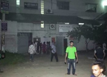 রূপগঞ্জে পোষাক কারখানায় শ্রমিক অসোন্তষ, সড়ক অবরোধ, ভাংচুর