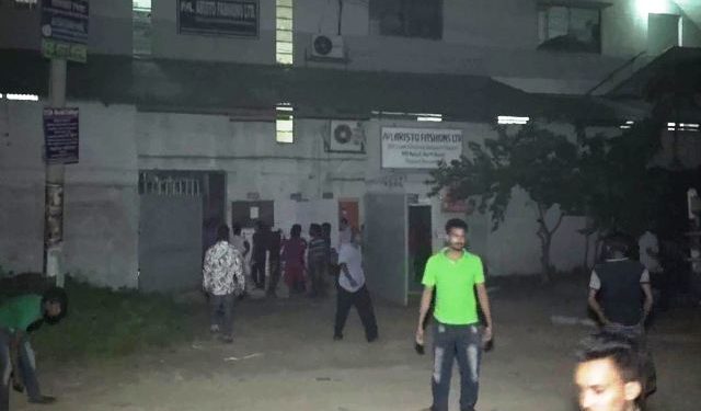 রূপগঞ্জে পোষাক কারখানায় শ্রমিক অসোন্তষ, সড়ক অবরোধ, ভাংচুর