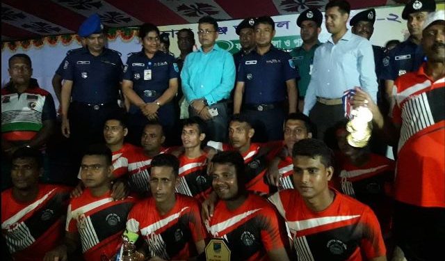 আন্তঃজেলা ভলিবল প্রতিযোগিতার চ্যাম্পিয়ন নারায়ণগঞ্জ জেলা পুলিশ