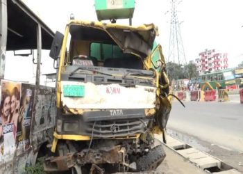রূপগঞ্জে দুই ট্রাকের মুখোমুখি সংঘর্ষে নিহত-১