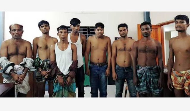 সিদ্ধিরগঞ্জে ৮ ডাকাত আটক
