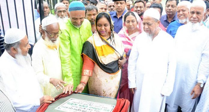 গোদনাইলে মাদ্রাসার নতুন ভবনের ভিত্তিপ্রস্তর স্থাপন করলেন মেয়র আইভী