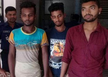 বন্দরে ধর্ষনের চেষ্টাকালে এলাকাবাসী কর্তৃক ৩ লম্পটকে আটক