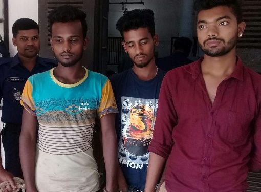 বন্দরে ধর্ষনের চেষ্টাকালে এলাকাবাসী কর্তৃক ৩ লম্পটকে আটক