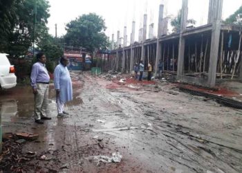 নারায়ণগঞ্জ কলেজের নতুন ভবনের নির্মাণ কাজের পরিদর্শনে সেলিম ওসমান