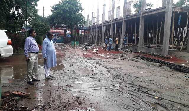 নারায়ণগঞ্জ কলেজের নতুন ভবনের নির্মাণ কাজের পরিদর্শনে সেলিম ওসমান