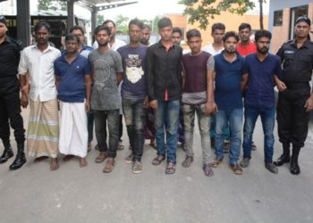 সিদ্ধিরগঞ্জে সাড়ে ১২’শ মোবাইল সহ ১৪ ছিনতাইকারী গ্রেফতার