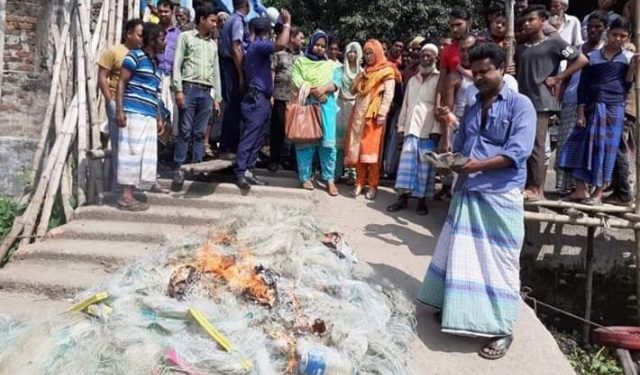 বন্দরে বিপুল পরিমাণ কারেন্ট জাল ও মা ইলিশ উদ্বার