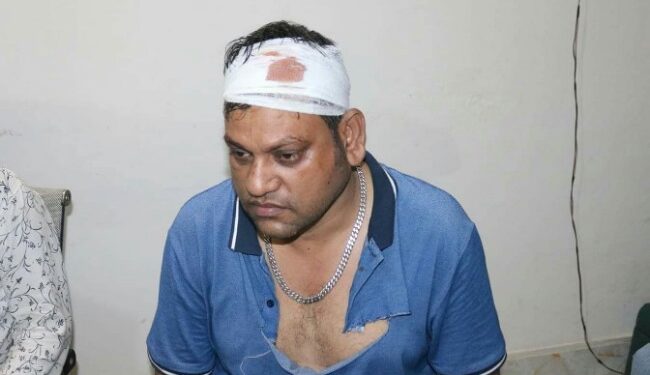 সাংবাদিক জামালকে মারধর