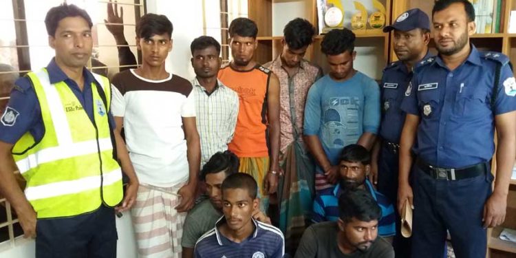 সোনারগায়ে মা ইলিশ মাছ শিকারের অপরাধে ৯ জেলেকে আটক