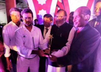 হিউম্যান রাইটস এ্যাওয়ার্ড পেলেন নাসিম ওসমান দুঃস্থ কল্যান ফাউন্ডেশন