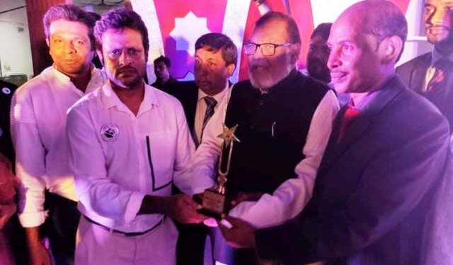 হিউম্যান রাইটস এ্যাওয়ার্ড পেলেন নাসিম ওসমান দুঃস্থ কল্যান ফাউন্ডেশন