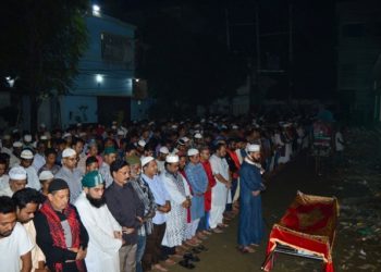 জানাযার শেষে সাংবাদিক নয়নের দাফন সম্পন্ন