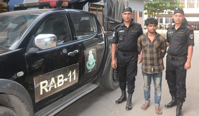 সিদ্ধিরগঞ্জে ইয়াবাসহ ট্রাক ড্রাইভার আটক