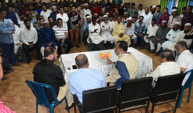 থান কাপড় ব্যবসায়ীদের পূর্নবাসনের আশ্বাস দিলেন সেলিম ওসমান