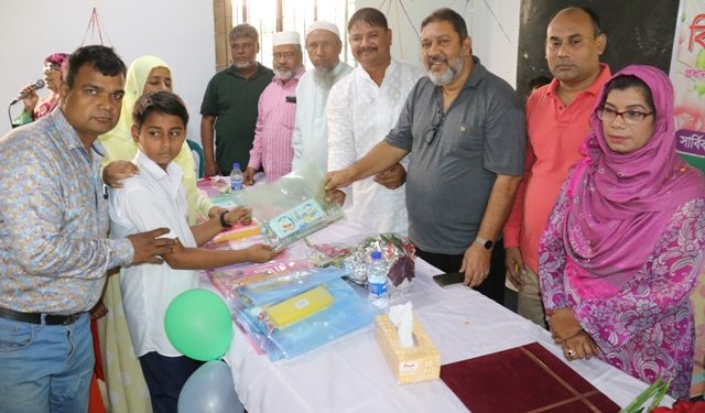 মুসলিমনগর সরকারী প্রাঃ বিদ্যালয়ের শিক্ষার্থীদের সংবর্ধনা ও দোয়া