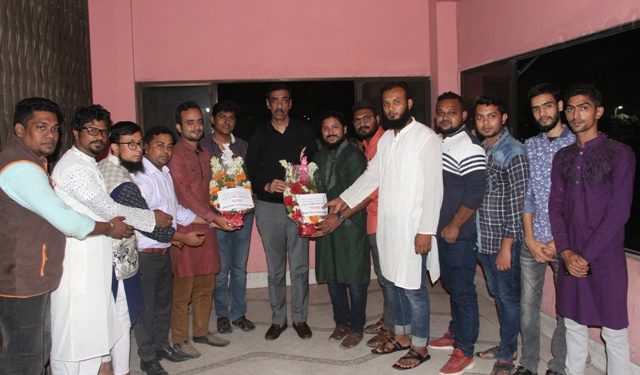 শামীম ওসমানকে ফুলেল শুভেচ্ছা জানালেন জেলা ও মহানগর মুক্তিযুদ্ধ মঞ্চ