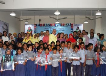 ১০ হাজার প্রাথমিক শিক্ষা সমাপনী পরীক্ষার্থীদের শিক্ষা সামগ্রী বিতরণ
