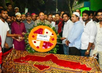 সাংবাদিক নয়নের মরদেহে জেলা পুলিশের শ্রদ্ধা